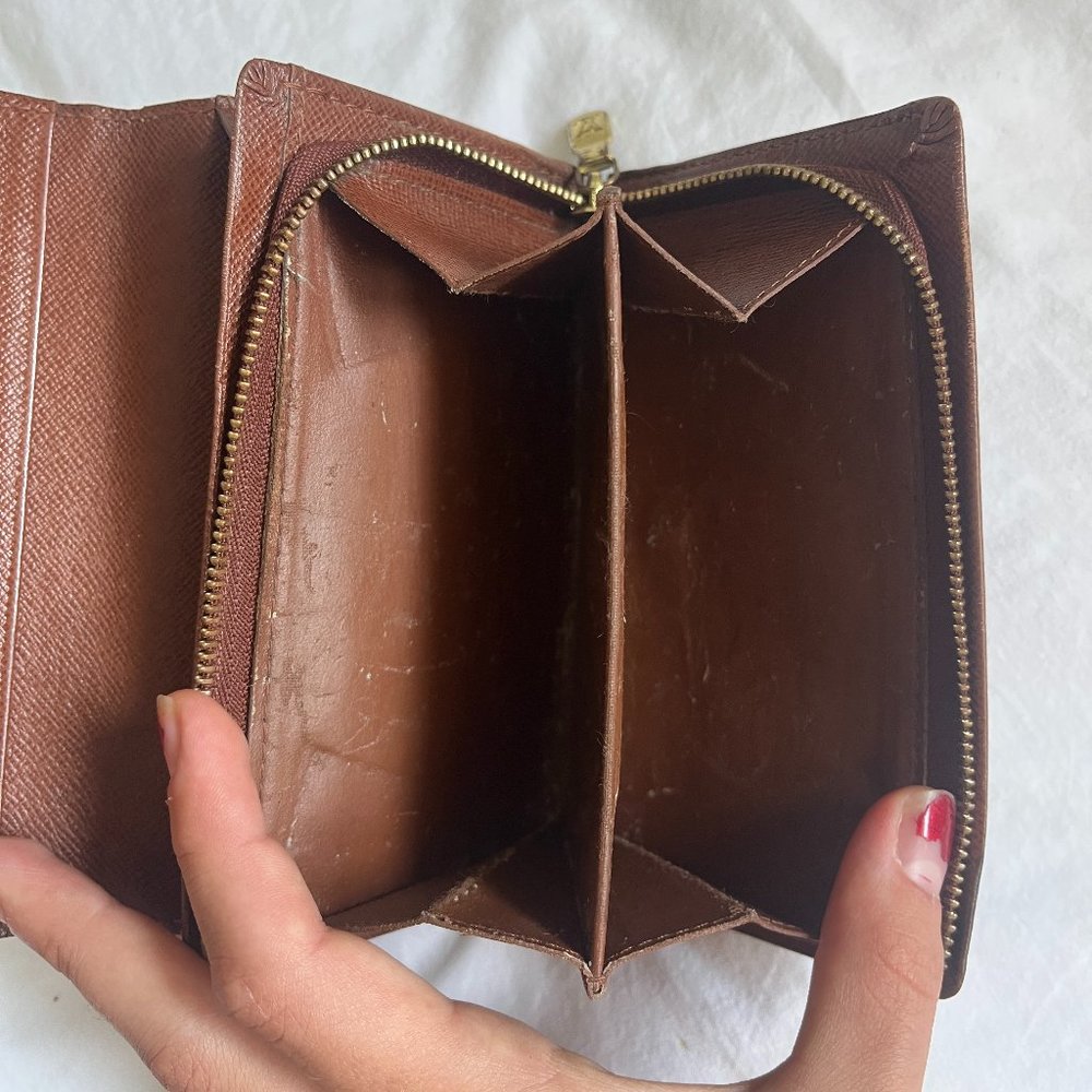 Authentic 2002 Louis Vuitton Monogram Wallet - Picture 10 of 13